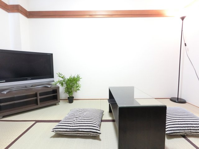 周辺 低めの家具で和室の良さを引き立てます。