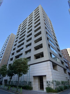 銀座駅まで徒歩約6分！落ち着いた雰囲気をもち、シンプルかつスタイリッシュな外観です。