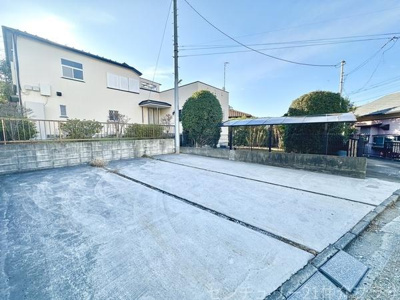 道路との高低差ありません。フラットな建物の建築ができます