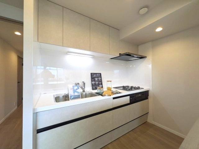 ホームステージングしています。家具家電小物は撮影用です。