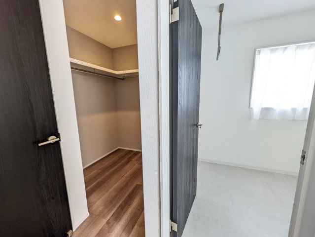 サンルーム横にもウォークインクローゼットがあり動線スムーズ！