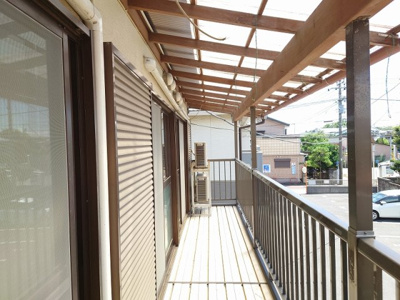 落ち着いた時間を過ごせるバルコニーです