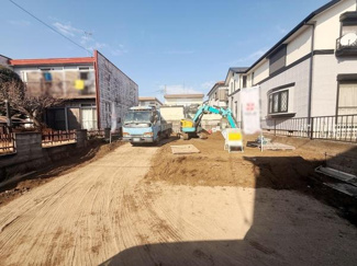 清潔感ある外観が印象的です。前面道路が広く車の出入りもしやすい環境です。隣接する建物との間隔が確保されています。開放的な雰囲気が魅力です。採光も期待できます。