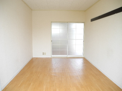 コンパクトで使いやすい洋室です