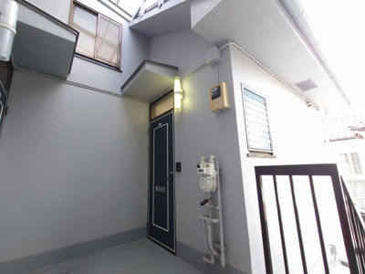 収納もある玄関です