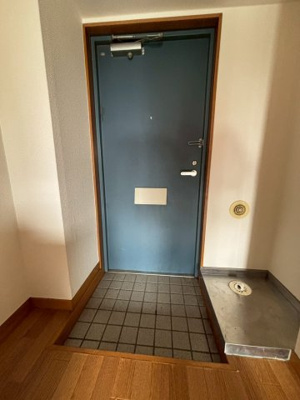 収納もある玄関です