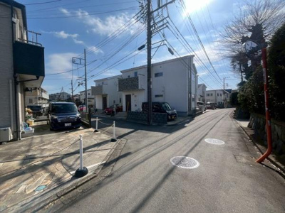 近隣は公園、アパート、戸建と落ち着いた住宅地です♪