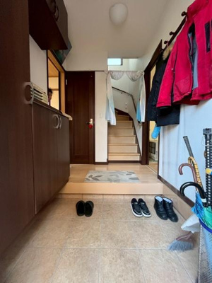 シューズボックスもしっかりついていて広めの玄関はベビーカーもしっかり置けます♪