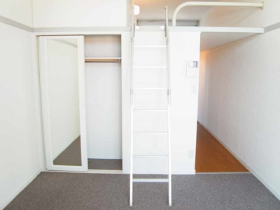 こちらの居間で趣味の時間をお楽しみください