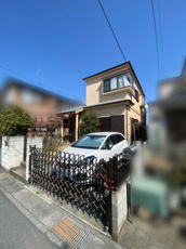 閑静な住宅街に位置しており、静かで快適な生活環境です。