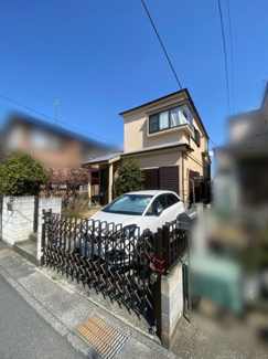 閑静な住宅街に位置しており、静かで快適な生活環境です。