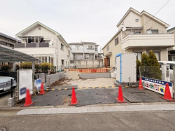 前面道路を含めた現地の状況が一目で分かります。敷地の様子や周辺環境も確認できます。