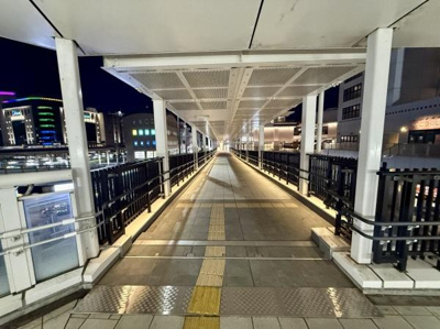 駅からペデストリアンデッキを歩いて帰れます。