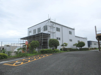 建築中