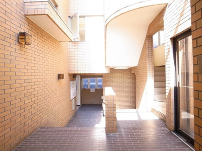 建物内すべての居室が内廊下となっており、雨にぬれることはありません♪