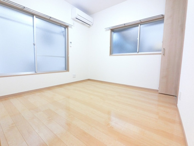 二階の洋室です