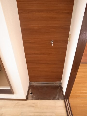 女性もうれしい室内洗濯機置場。