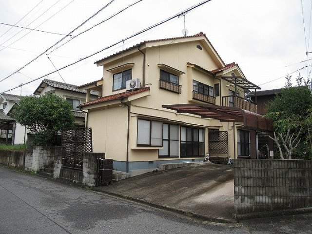 外観は和洋折衷のデザインです。