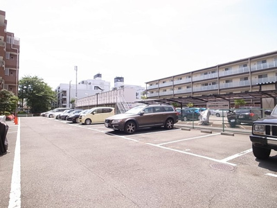敷地内自走式駐車場。