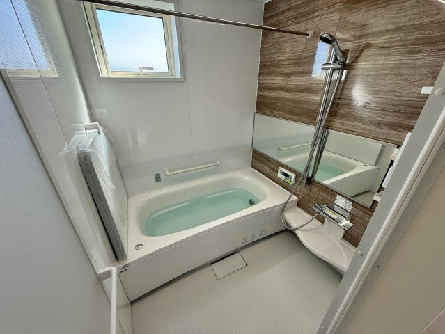 窓も多い風通りの良い間取りで春や秋の日には自宅で快適に過ごせそうです♪