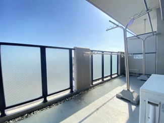 南面に広がるワイドバルコニー。明るい空間でのびのび過ごすことができますね♪
