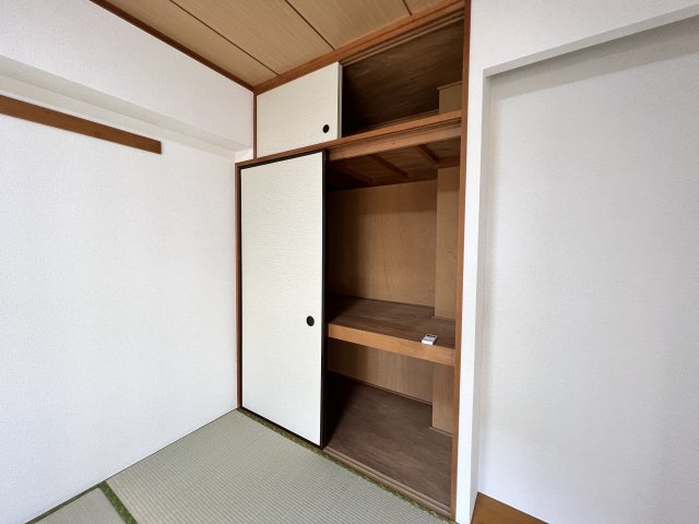 ※原状回復工事中の為、同タイプのお部屋の写真になります。
