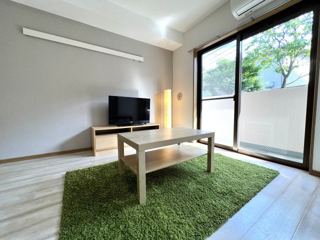 全部屋南向きの為、日当たりが良好です！
※原状回復工事中の為、同タイプのお部屋の写真になります。