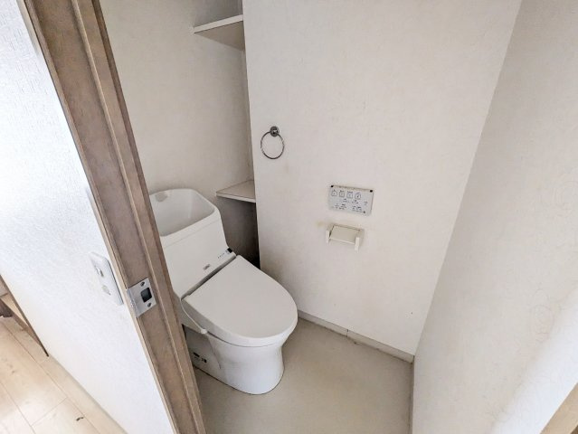スマートなデザインのトイレは、見た目にも広さとゆとりを感じることができます。