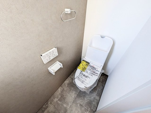 スマートなデザインのトイレは、見た目にも広さとゆとりを感じることができます。