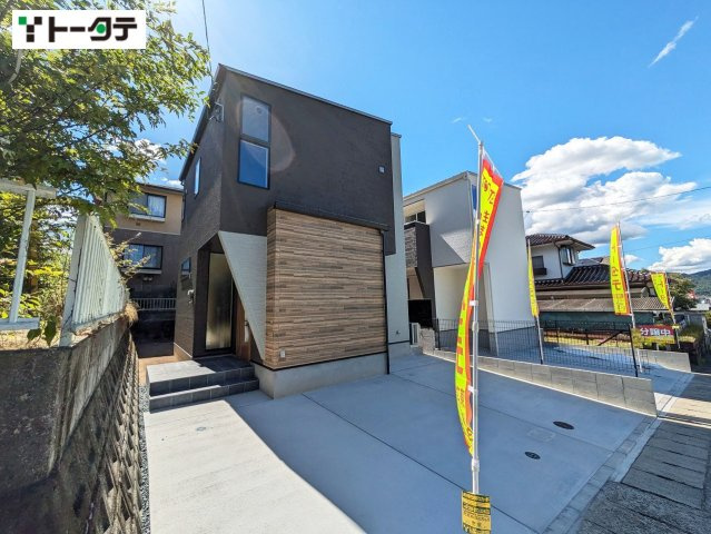 木目が映える上品な外壁デザイン