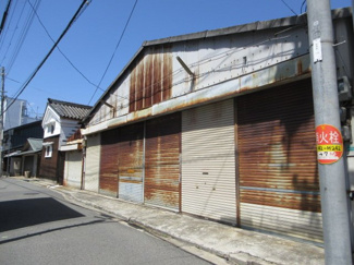 向かって右側