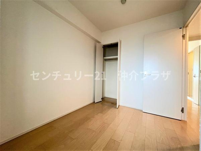 シンプルなクローゼット
