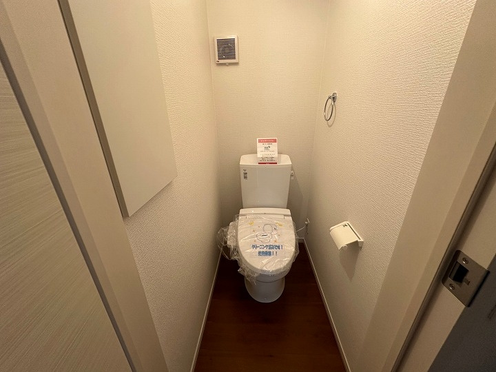 スマートなデザインのトイレは、見た目にも広さとゆとりを感じることができます。