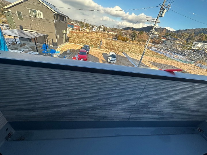 広々したバルコニーは洗濯干しに助かります