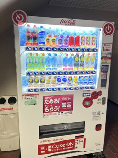 エントランス内に自販機が設置されています