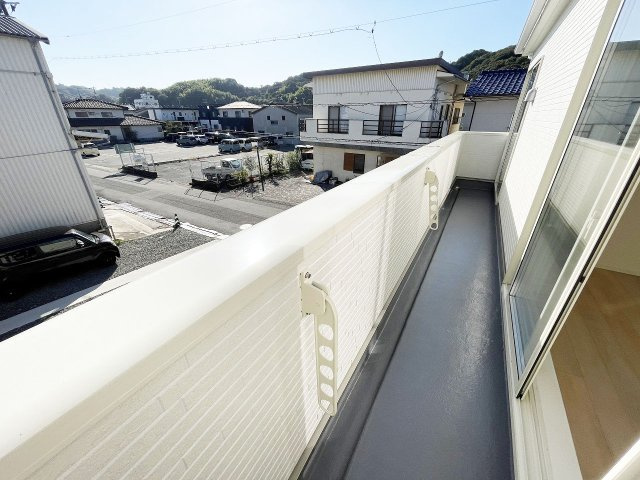 広々したバルコニーは洗濯干しに助かります