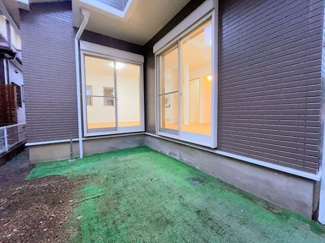 「庭スペース」広々とした空間でガーデニングなどを楽しめます。