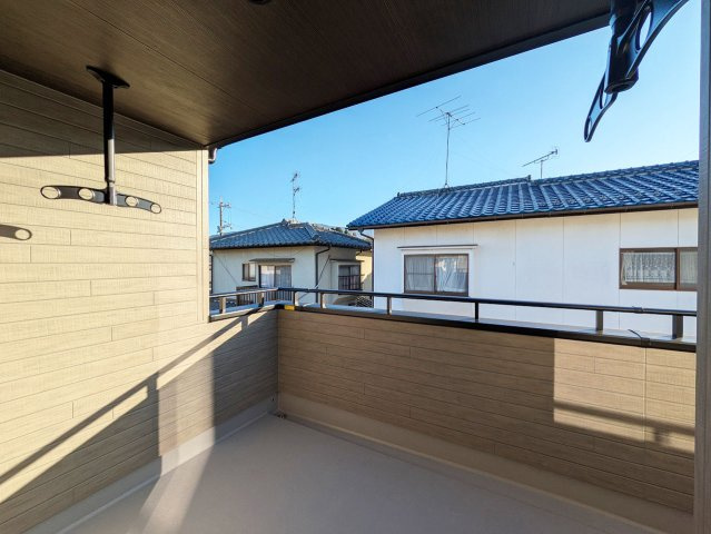 広々したバルコニーは洗濯干しに助かります