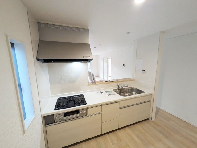 スライド式の収納は、出し入れしやすい上に、中の物が良く見えて掃除もしやすいのが利点です