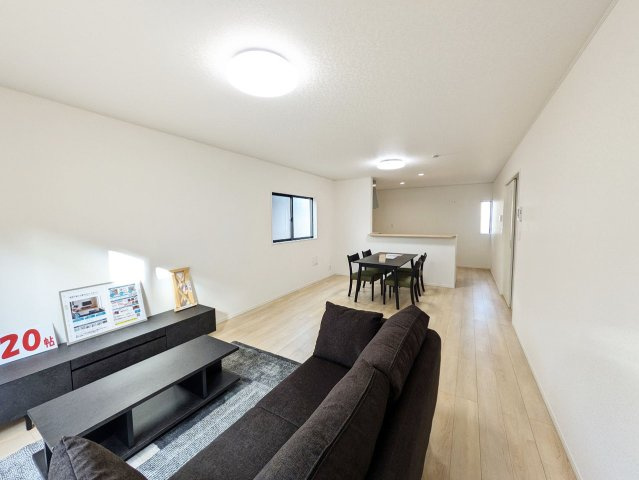 ご家族が集まるリビングダイニングは陽光あふれるあたたかなお部屋