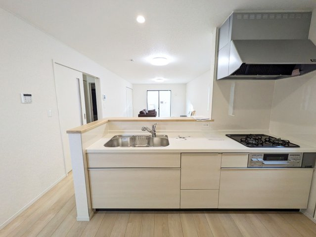 毎日使うキッチンだからこそ、収納たっぷりの使い勝手の良いシステムキッチンは必須です。