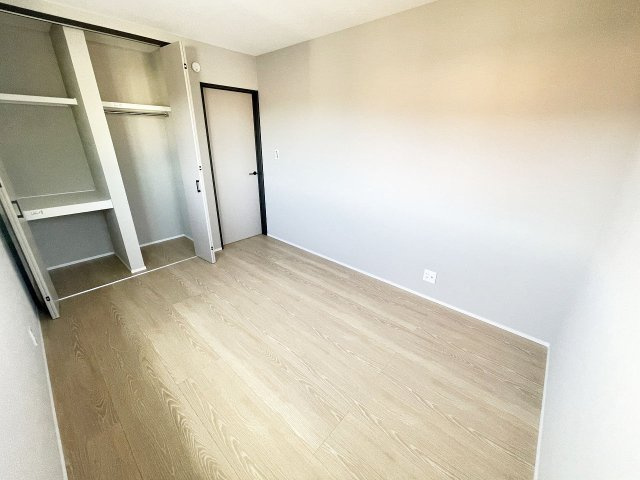 クローゼットがあるため、お部屋にはいっぱいインテリアを置くことが出来ます