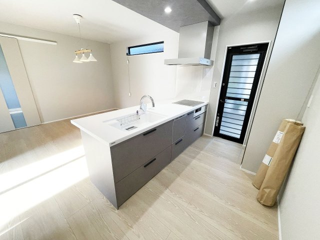 家族の気配を感じられる、そんな空間を演出できるキッチンです。