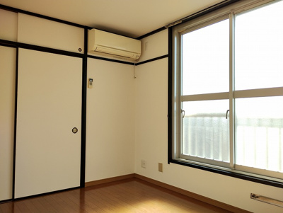 使い勝手のいい洋室です