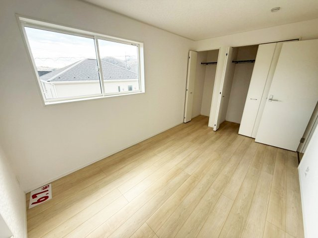 シンプルな洋室は、様々なインテリアに合わせやすいのが魅力です