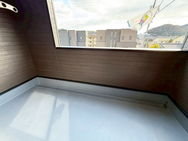 広々したバルコニーは洗濯干しに助かります