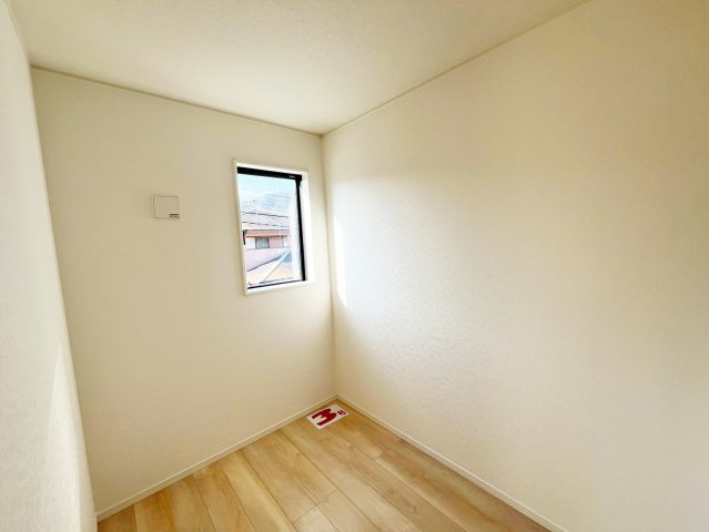 シンプルな洋室は、様々なインテリアに合わせやすいのが魅力です