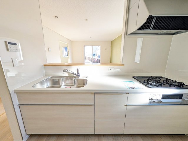 スライド式の収納は、出し入れしやすい上に、中の物が良く見えて掃除もしやすいのが利点です