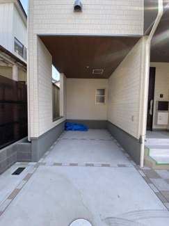 雨の日も安心なお車のことを考えたガレージ付きです。