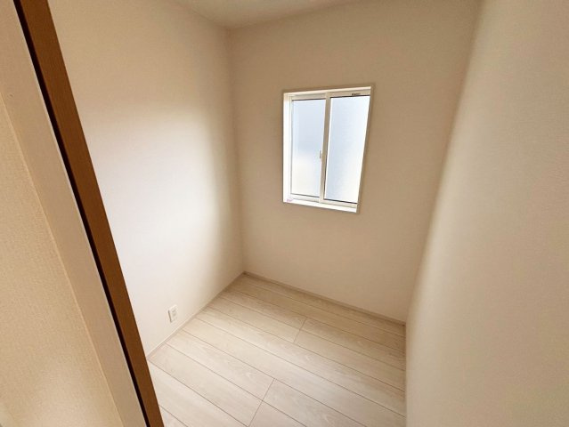 シーズン物をしまうことのできる納戸で、いつでもお部屋をきれいに保てます。